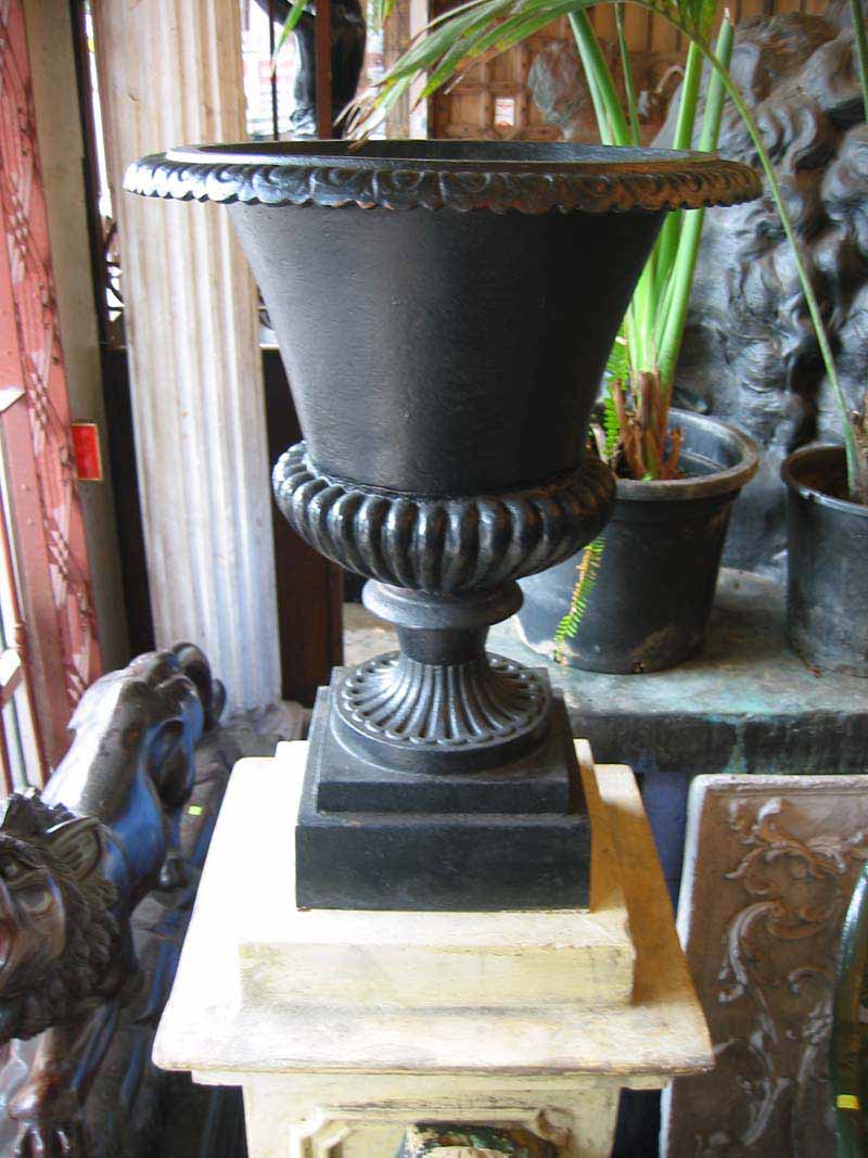 French garden urn with egg and dart pattern on bowl edge